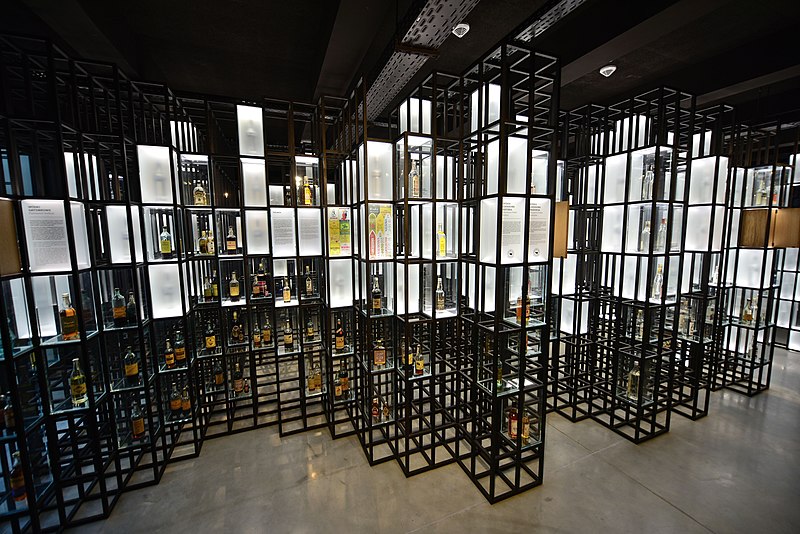 Vodka Museum in Warsaw, Koneserץ Warsaw guide - The new city